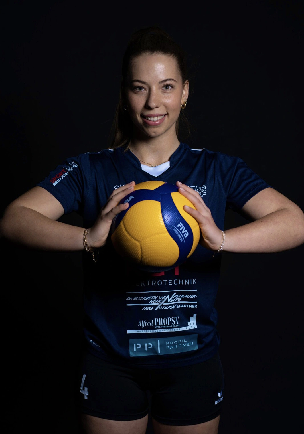 Nina Hirczy